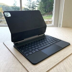 Apple Magic Keyboard for iPad 11-inch (iPad Pro and iPad Air)